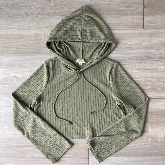 Camila Coelho sage green top - Picture 6 of 6